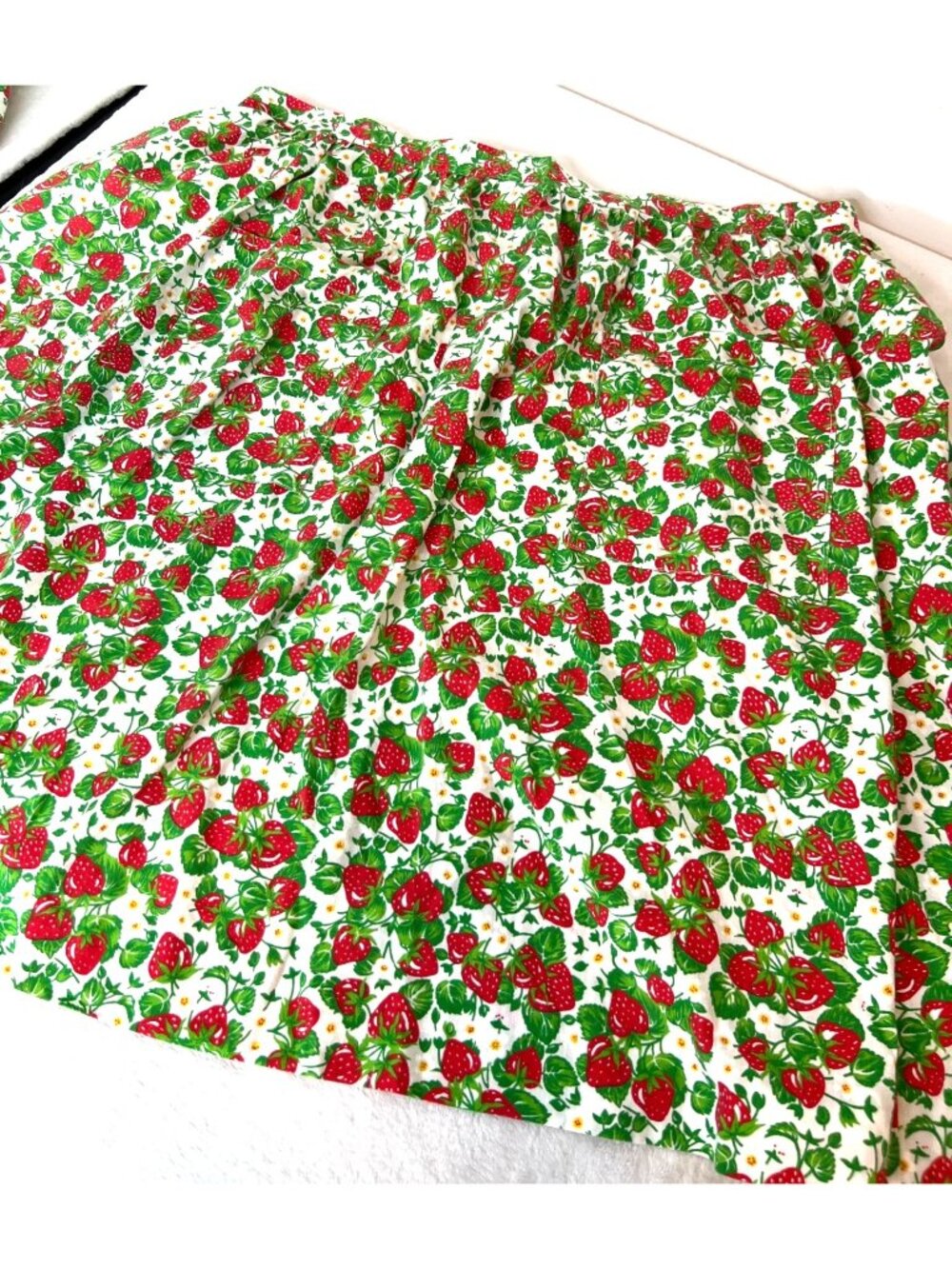 Vintage Strawberries Waist Apron OSFA Berry Patches Pcckets Farmstand Handmade